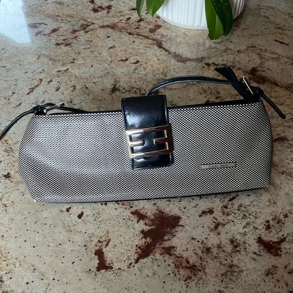 Elegant Black and White Clutch - Picture 12 of 12